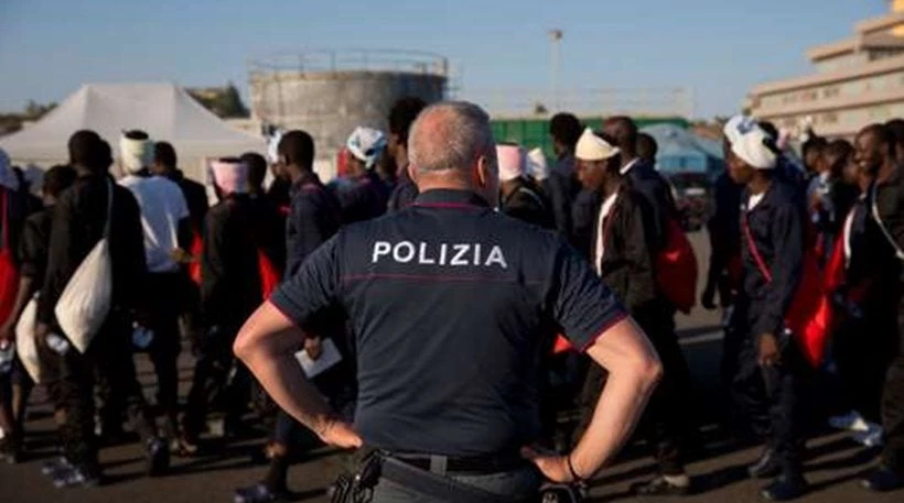 «Πρέπει να προστατευθεί η Λευκή φυλή – Εξω οι λαθρομετανάστες»